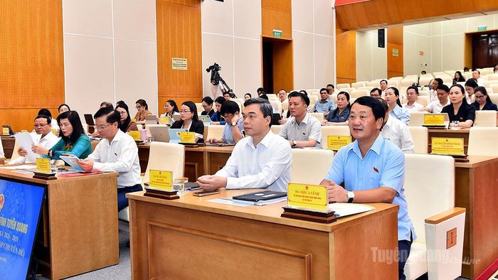 Các đồng chí Thường trực Tỉnh ủy dự kỳ họp.