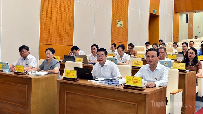 Các đồng chí lãnh đạo UBND, Ủy ban MTTQ tỉnh dự kỳ họp.