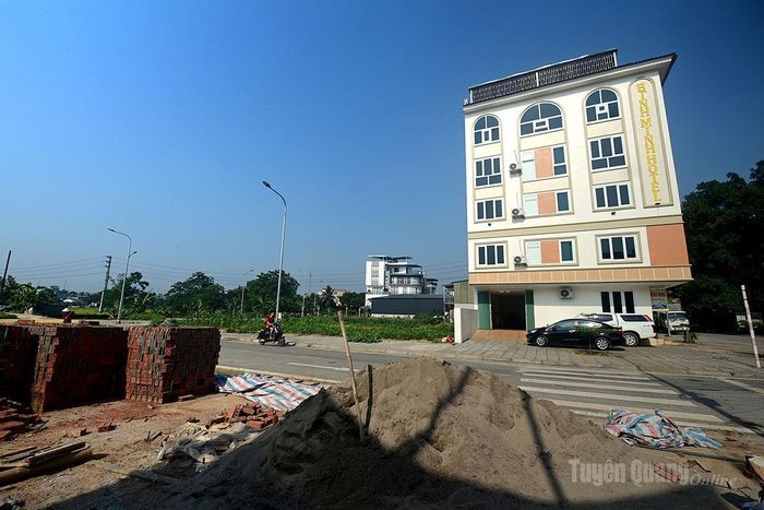 Trời trong không gợn mây.
