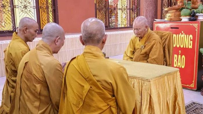 Chư Tăng tuần tự theo hạ lạp tác pháp thọ an cư