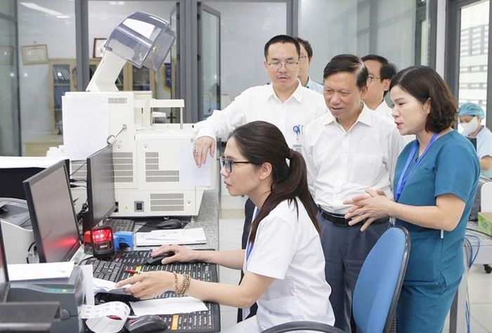 Bệnh viện Đa khoa Sơn Tây triển khai bệnh án điện tử phục vụ khám, chữa bệnh. Ảnh: Duy Tuân