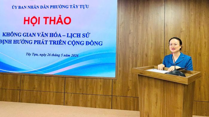 Phó Bí thư Thường trực Đảng ủy phường Tây Tựu Nguyễn Thị Nắng Mai phát biểu tại hội thảo. Ảnh TT