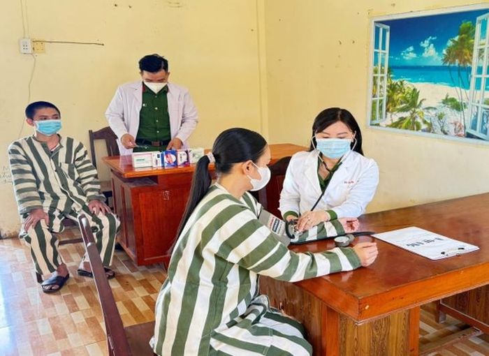Thông tư 65/2026/TT-BCA quy định 12 nhóm đồ vật cấm đưa vào nơi chấp hành án phạt tù từ 01/7. Ảnh minh họa: Bộ Công an