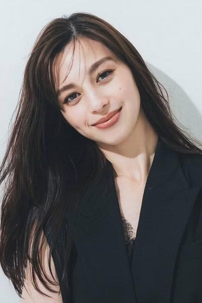 Nakajo Ayami.