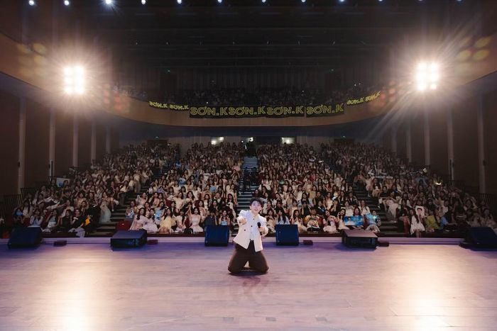 Fan meeting đầu tiên của anh bán hết 2.000 vé chỉ sau 20 phút mở bán.