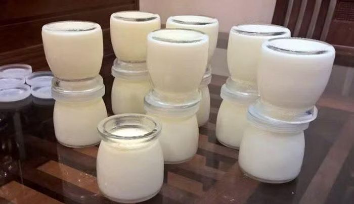 Sữa chua ủ nắng đạt chuẩn sữa chua úp ngược. Ảnh: korean.__vibe