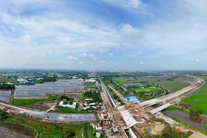 Ghi nhận của Kinh tế Sài Gòn Online, những ngày cuối tháng 5-2026, các gói thầu xây lắp chính của dự án Vành đai 3 TPHCM đang được Ban Giao thông tập trung chỉ đạo nhà thầu thi công, đẩy nhanh tiến độ.