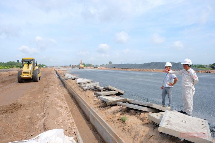 Liên danh thi công XL6 gồm: Tổng Công ty Xây dựng Trường Sơn, Tổng Công ty 319 Bộ Quốc phòng, Công ty CP Xây dựng Hạ tầng Đại Phong, Công ty CP Tập đoàn CK4 và Công ty CP Tập đoàn Quang Phúc.