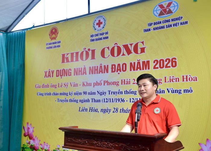 Ông Lý Văn Thành, Chủ tịch Hội Chữ thập đỏ tỉnh Quảng Ninh phát biểu tại lễ khởi công.
