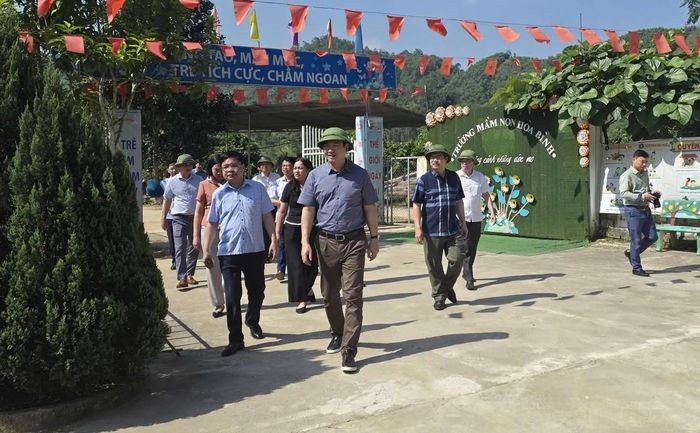 Chủ tịch UBND tỉnh Lạng Sơn Nguyễn Cảnh Toàn kiểm tra thực địa tại xã Thiện Long.