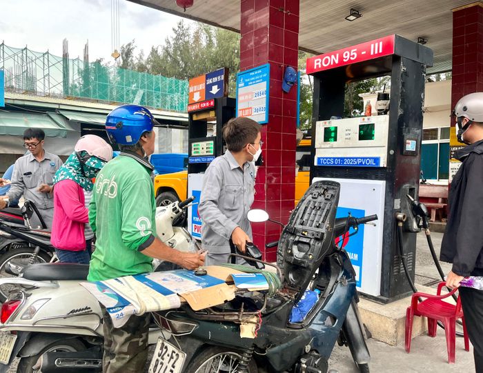  Nhóm phương tiện cần kiểm tra thêm trước khi sử dụng xăng E10 gồm xe quá cũ sản xuất trước năm 1990. Ảnh: TÚ UYÊN 