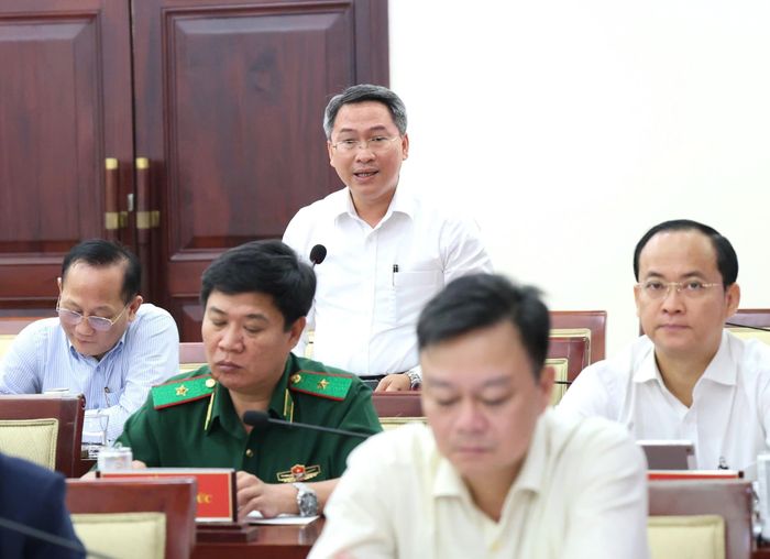  Bí thư Đảng ủy phường Sài Gòn Nguyễn Tấn Phát tham luận tại hội nghị. Ảnh: LÊ THOA 