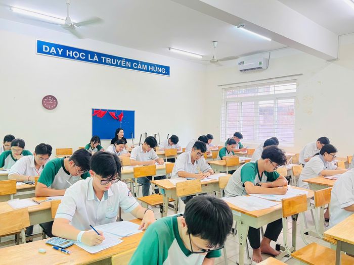  Đợt thi thử tốt nghiệp được các trường tổ chức như là cuộc tập dượt cho học sinh trước kỳ thi chính thức để các em làm quen. Ảnh: NTCC 