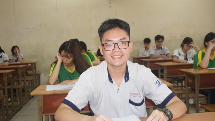  Trường THPT Phan Đăng Lưu, phường Bình Lợi Trung tổ chức thi thử tốt nghiệp cho học sinh. Ảnh: NGUYỄN QUYÊN 