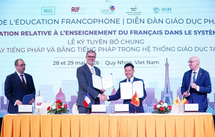 Bộ GD&ĐT, Đại sứ quán Pháp tại Việt Nam, Phái đoàn Wallonie-Bruxelles và Tổ chức Đại học Pháp ngữ (AUF) đã ký tuyên bố chung.