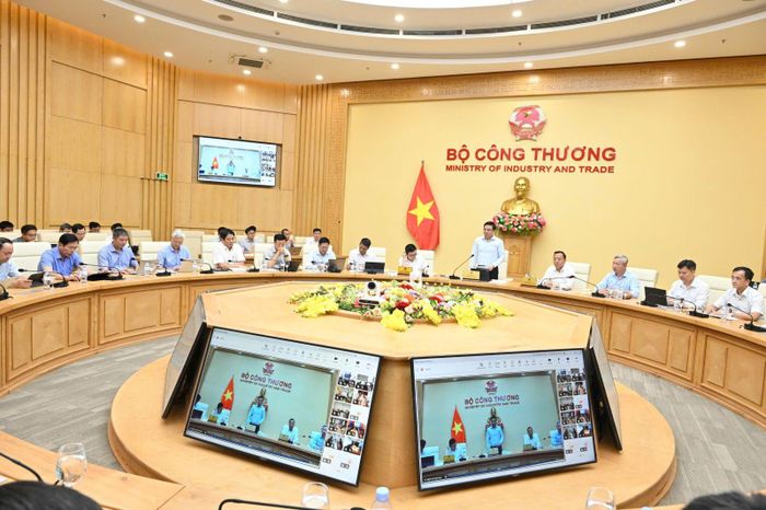  Chiều 26-5, tại trụ sở Bộ Công Thương, Bộ trưởng Lê Mạnh Hùng đã chủ trì hội nghị với các Tập đoàn, Tổng công ty năng lượng, các địa phương về đảm bảo cung cấp điện trong cao điểm mùa khô 2026. 