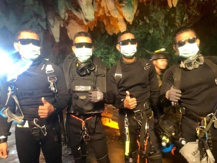 Đội cứu hộ Thái Lan. Ảnh: CNN.