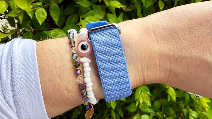 Vòng đeo thông minh Google Fitbit Air. Ảnh: Tom's Guide.