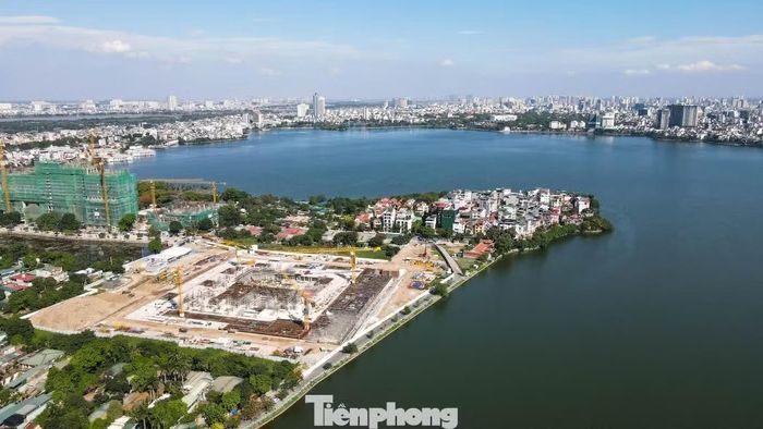 Hà Nội sắp thu hồi hơn 96 ha đất để triển khai nhiều dự án từ hạ tầng giao thông, trường học đến công viên... quanh hồ Tây. Ảnh: Dương Triều.