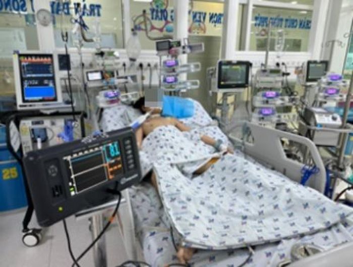  Bệnh nhi phải can thiệp ECMO vì phế cầu khuẩn. Ảnh: BVCC. 