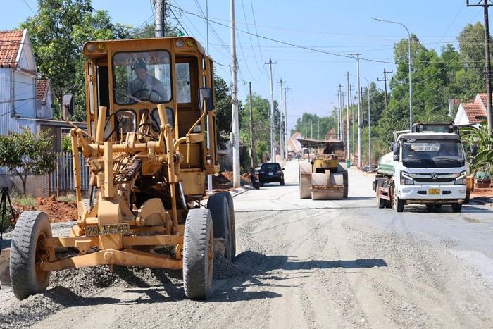 Nhiều máy móc, thiết bị cơ giới được huy động đồng bộ trên công trường nhằm đẩy nhanh tiến độ thi công trong mùa cao điểm