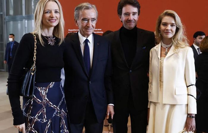 Natalia bên chồng, bố chồng - tỷ phú Bernard Arnault và chị cả Delphine Arnault