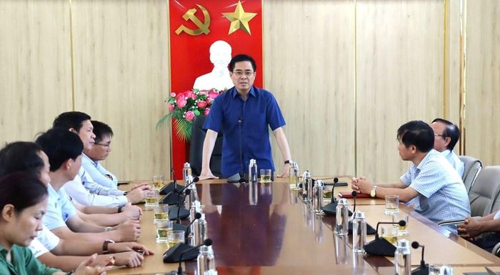 Chủ tịch UBND tỉnh Nguyễn Hoàng Giang thăm và làm việc với Ban Quản lý KKT Dung Quất và các KCN Quảng Ngãi