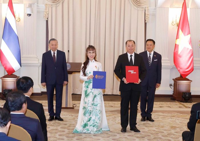 Tổng Bí thư, Chủ tịch nước Tô Lâm và Thủ tướng Thái Lan Anutin Charnvirakul chứng kiến trao Biên bản ghi nhớ về hợp tác phát triển Dự án Trung tâm bảo trì, sửa chữa, vận hành giữa hãng hãng không VietjetAir của VIệt Nam với Cơ quan Hành lang kinh tế phía Đông (Thái Lan). Ảnh: Thống Nhất – TTXVN