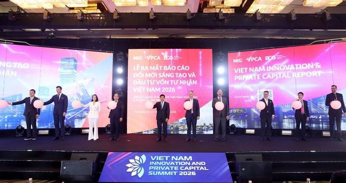 Phó Thủ tướng Nguyễn Văn Thắng và các đại biểu thực hiện nghi thức công bố Báo cáo Đầu tư Công nghệ và Đổi mới sáng tạo Việt Nam 2026 cùng Chỉ số Thị trường vốn tư nhân Việt Nam - Ảnh: VGP/Đức Tuân