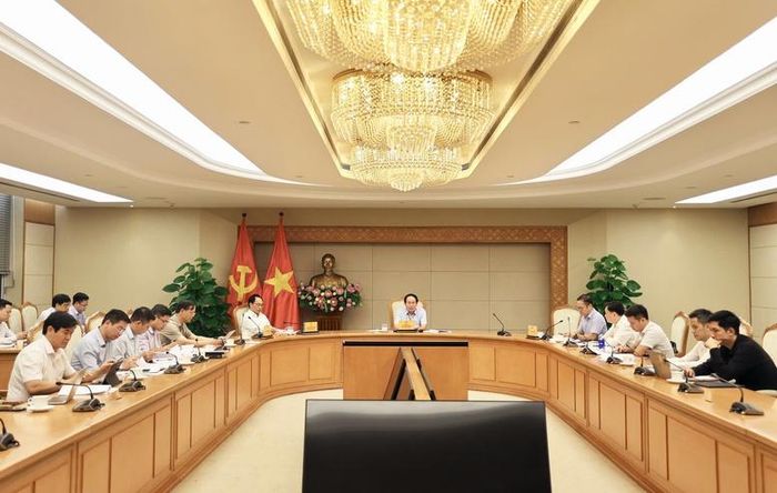 Phó Thủ tướng Chính phủ Lê Tiến Châu chủ trì họp về tiến độ triển khai xây dựng các trường phổ thông nội trú liên cấp tiểu học và trung học cơ sở tại các xã biên giới đất liền - Ảnh: VGP/Thu Sa