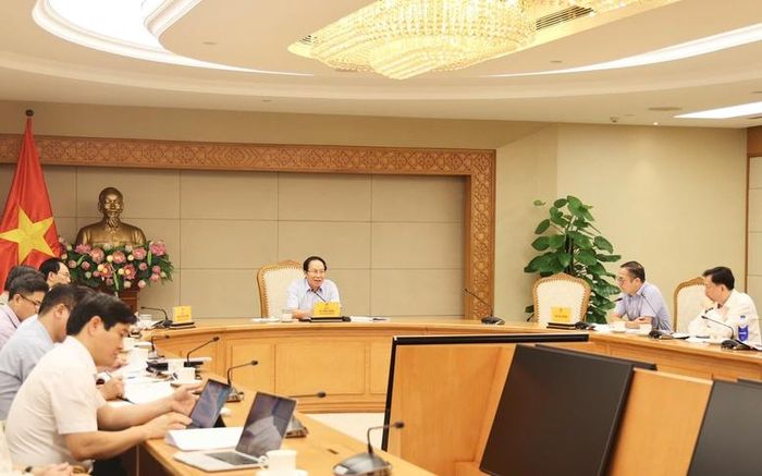 Phó Thủ tướng ghi nhận sự cố gắng của Bộ GD&ĐT, Bộ Tài chính và các bộ, ngành liên quan, các địa phương trong việc triển khai thực hiện chương trình rất có ý nghĩa này - Ảnh: VGP/Thu Sa