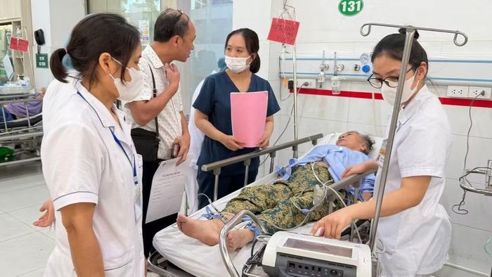 Cấp cứu cho người bệnh tại Trung tâm cấp cứu A9, Bệnh viện Bạch Mai