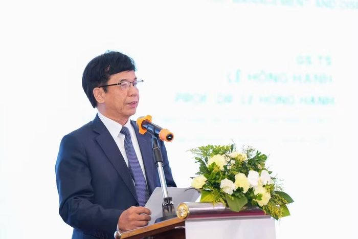 Giáo sư, Tiến sĩ Lê Hồng Hạnh phát biểu tại Diễn đàn.