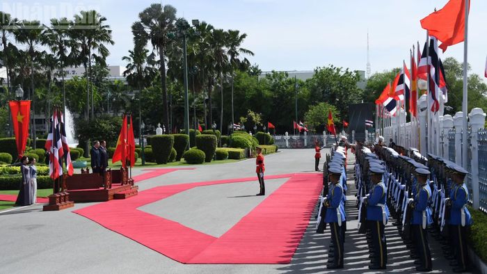 Lễ đón Tổng Bí thư, Chủ tịch nước Tô Lâm được cử hành theo nghi thức trọng thể dành cho nguyên thủ quốc gia. (Ảnh: XUÂN SƠN)