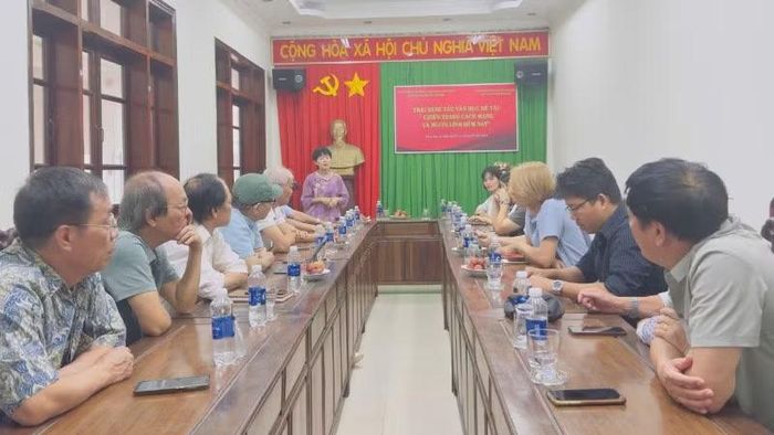 Các văn nghệ sĩ thẳng thắn bày tỏ quan điểm về sử dụng AI trong sáng tạo văn chương.