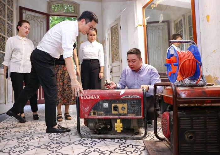 Ban Chỉ đạo thi phường Cửa Nam kiểm tra công tác chuẩn bị cơ sở vật chất, điều kiện tổ chức thi.