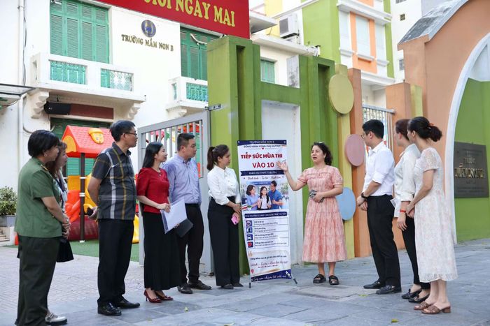 Phường Cửa Nam bố trí 2 điểm hỗ trợ, đón tiếp phụ huynh, người nhà thí sinh trong các buổi thi, đặt tại Trường mầm non Sao Sáng và Trường mầm non B.