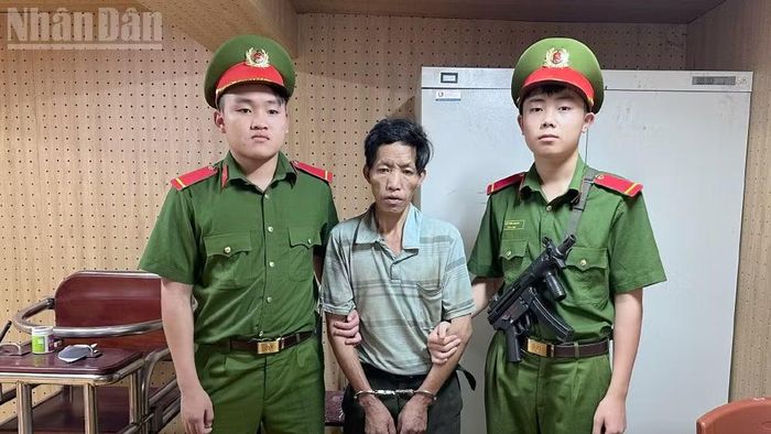 Lực lượng Công an tỉnh Sơn La bắt giữ đối tượng Vừ Bả Kỷ về hành vi mua bán trái phép chất ma túy.