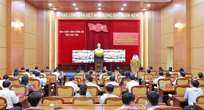 Các đại biểu tham dự hội nghị.