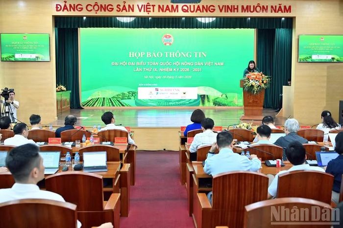 Toàn cảnh buổi họp báo.