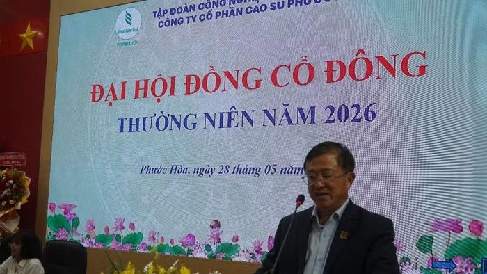 Ông Huỳnh Kim Nhựt, Chủ tịch Công ty Cao-su Phước Hòa phát biểu ý kiến tại đại hội.