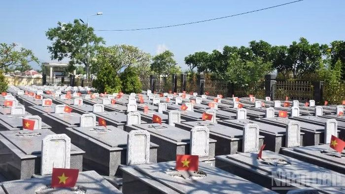 291 liệt sĩ tại Nghĩa trang liệt sĩ Hòa Tiến chưa xác định được danh tính. (Ảnh: ANH ĐÀO)
