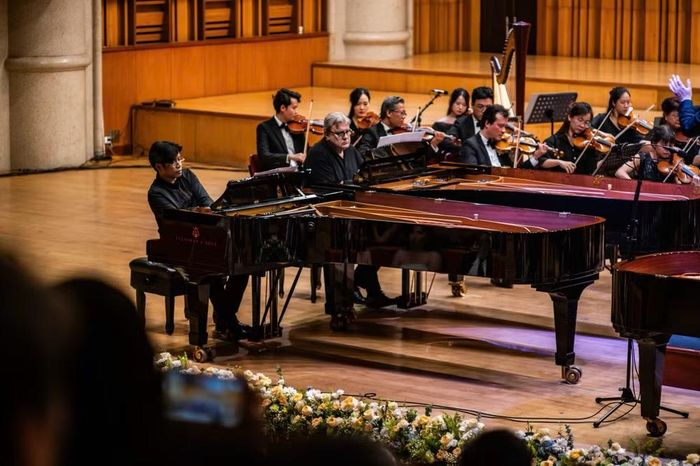 Màn trình diễn “Warsaw Concerto” phiên bản dành cho 4 đàn Piano và dàn nhạc giao hưởng.