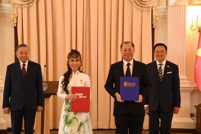 Tổng Bí thư, Chủ tịch nước Tô Lâm và Thủ tướng Thái Lan Anutin Charnvirakul chứng kiến trao Biên bản Ghi nhớ về hợp tác phát triển Dự án Trung tâm bảo trì, sửa chữa, vận hành giữa Vietjet với Cơ quan Hành lang kinh tế phía đông. (Ảnh: XUÂN SƠN)