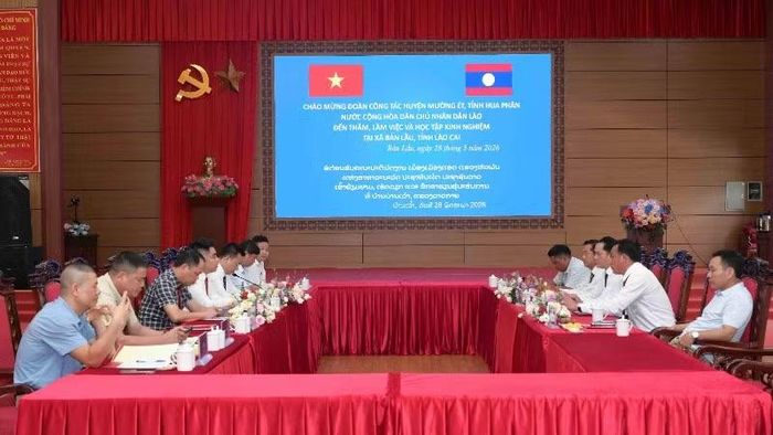 Đoàn công tác huyện Mường Ét, tỉnh Hua Phăn (Lào) hội đàm, trao đổi, học tập kinh nghiệm với xã Bản Lầu, tỉnh Lào Cai.