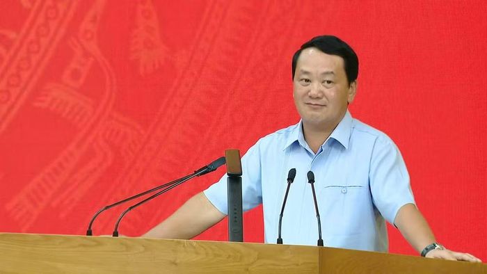 Đồng chí Hầu A Lềnh, Ủy viên Trung ương Đảng, Bí thư Tỉnh ủy phát biểu tại phiên họp thứ nhất của Ban Chỉ đạo sắp xếp thôn, tổ dân phố tỉnh Tuyên Quang.