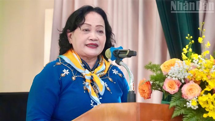 Bà Trương Thị Hạnh, Trưởng Văn phòng Cơ quan đại diện phía Nam, Hội Hỗ trợ gia đình liệt sĩ Việt Nam phát biểu.