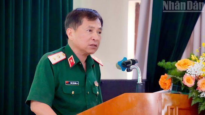 Trung tướng Trần Tấn Hùng, Phó Chủ tịch Thường trực Hội Hỗ trợ gia đình liệt sĩ Việt Nam phát biểu.