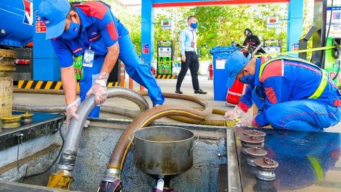 Chất lượng phối trộn xăng sinh học khi đưa ra thị trường có bảo đảm tính đồng nhất, đạt chuẩn hay không đang là điều người dân quan tâm. (Ảnh: PVOil)