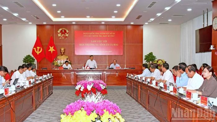 Quang cảnh buổi làm việc của Đoàn kiểm tra, giám sát số 22 của Bộ Chính trị, Ban Bí thư với Ban Thường vụ Tỉnh ủy Cà Mau.